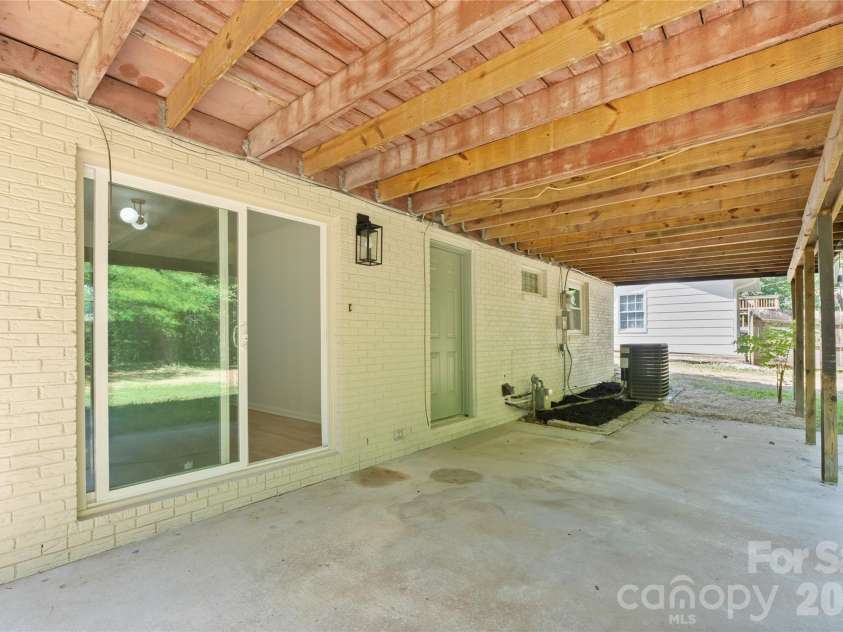 5701 Ilford Street, Charlotte, NC 28215.  MLS# CAR4374140, YatesRealty ID 19132. 