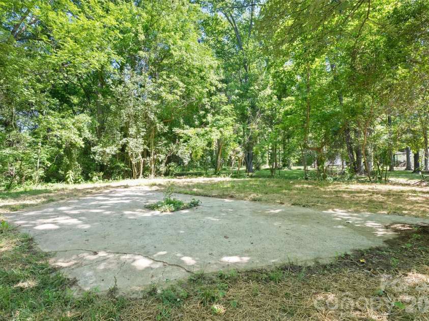 5701 Ilford Street, Charlotte, NC 28215.  MLS# CAR4374140, YatesRealty ID 19132. 