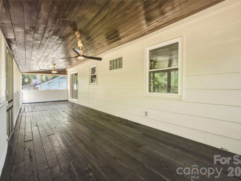5701 Ilford Street, Charlotte, NC 28215.  MLS# CAR4374140, YatesRealty ID 19132. 