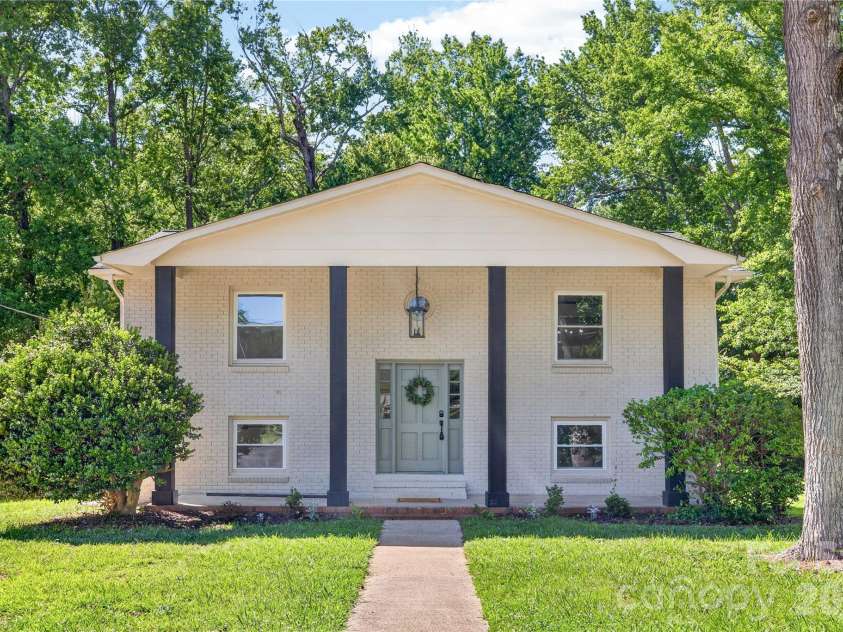 5701 Ilford Street, Charlotte, NC 28215.  MLS# CAR4374140, YatesRealty ID 19132. 