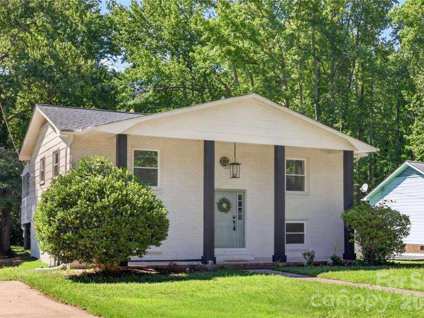 5701 Ilford Street, Charlotte, NC 28215.  MLS# CAR4374140, YatesRealty ID 19132. 