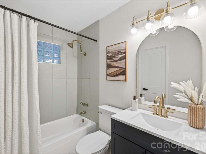 5701 Ilford Street, Charlotte, NC 28215.  MLS# CAR4374140, YatesRealty ID 19132. 