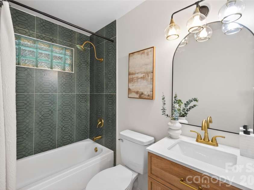 5701 Ilford Street, Charlotte, NC 28215.  MLS# CAR4374140, YatesRealty ID 19132. 