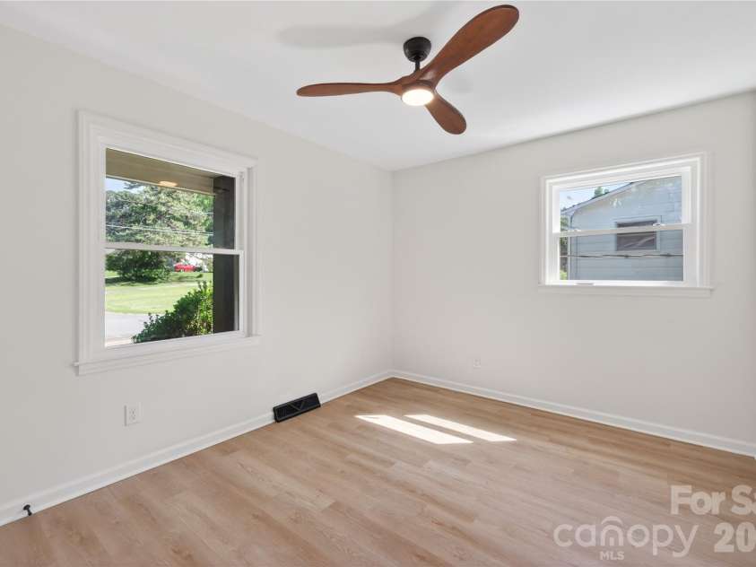 5701 Ilford Street, Charlotte, NC 28215.  MLS# CAR4374140, YatesRealty ID 19132. 