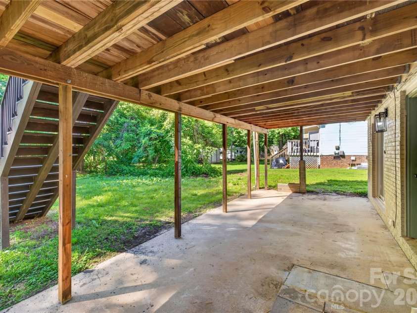 5701 Ilford Street, Charlotte, NC 28215.  MLS# CAR4374140, YatesRealty ID 19132. 