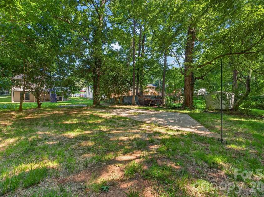 5701 Ilford Street, Charlotte, NC 28215.  MLS# CAR4374140, YatesRealty ID 19132. 
