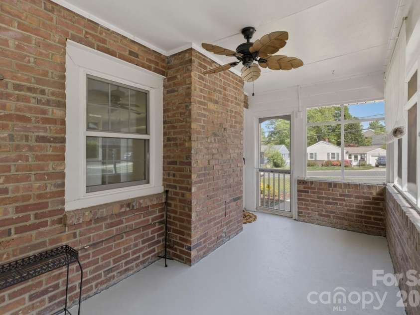 1408 Seneca Place, Charlotte, NC 28209.  MLS# CAR4369394, YatesRealty ID 19134. 