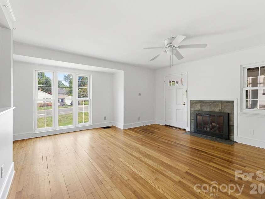 1408 Seneca Place, Charlotte, NC 28209.  MLS# CAR4369394, YatesRealty ID 19134. 