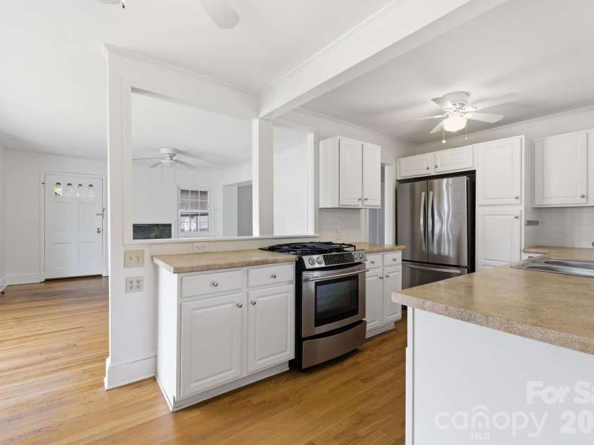 1408 Seneca Place, Charlotte, NC 28209.  MLS# CAR4369394, YatesRealty ID 19134. 
