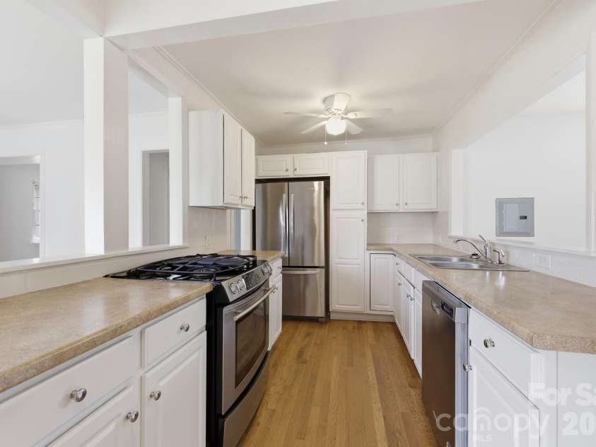 1408 Seneca Place, Charlotte, NC 28209.  MLS# CAR4369394, YatesRealty ID 19134. 