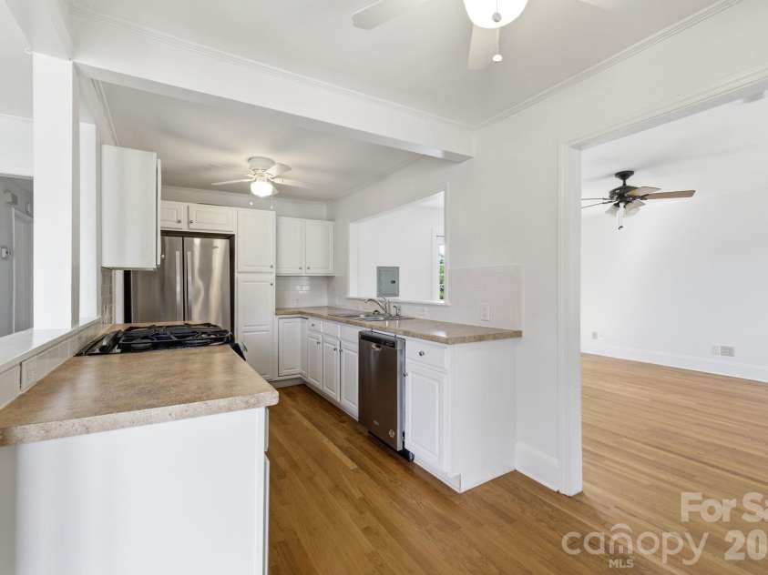 1408 Seneca Place, Charlotte, NC 28209.  MLS# CAR4369394, YatesRealty ID 19134. 