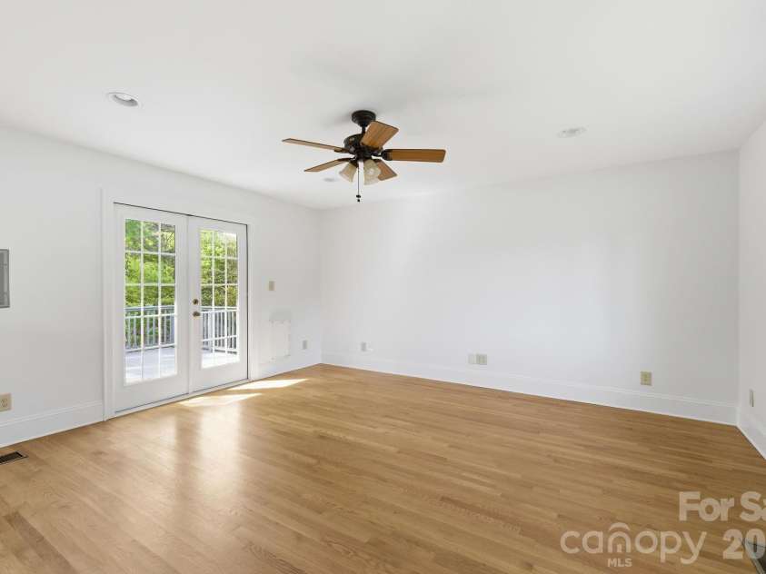 1408 Seneca Place, Charlotte, NC 28209.  MLS# CAR4369394, YatesRealty ID 19134. 