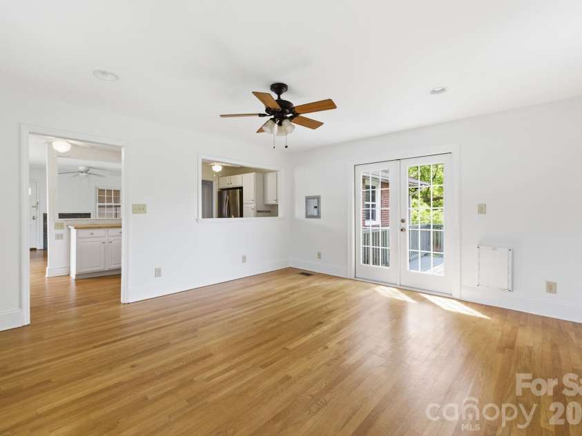1408 Seneca Place, Charlotte, NC 28209.  MLS# CAR4369394, YatesRealty ID 19134. 