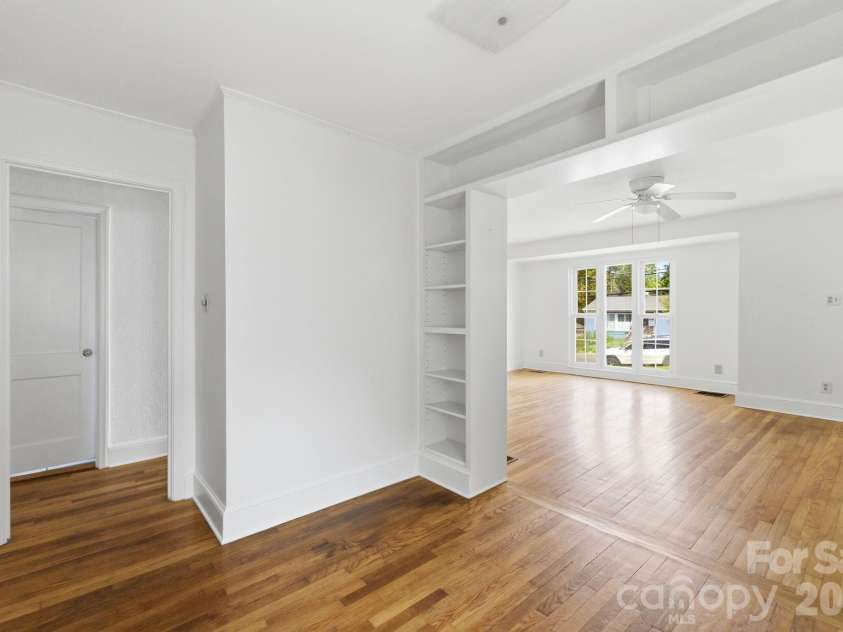 1408 Seneca Place, Charlotte, NC 28209.  MLS# CAR4369394, YatesRealty ID 19134. 
