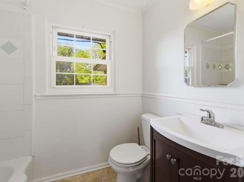 1408 Seneca Place, Charlotte, NC 28209.  MLS# CAR4369394, YatesRealty ID 19134. 