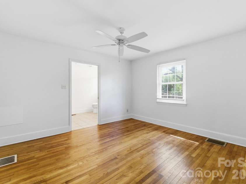 1408 Seneca Place, Charlotte, NC 28209.  MLS# CAR4369394, YatesRealty ID 19134. 