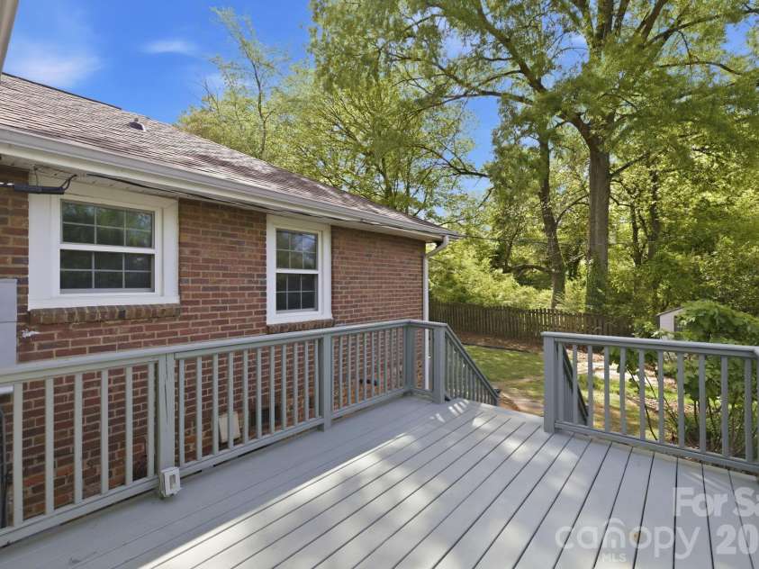 1408 Seneca Place, Charlotte, NC 28209.  MLS# CAR4369394, YatesRealty ID 19134. 
