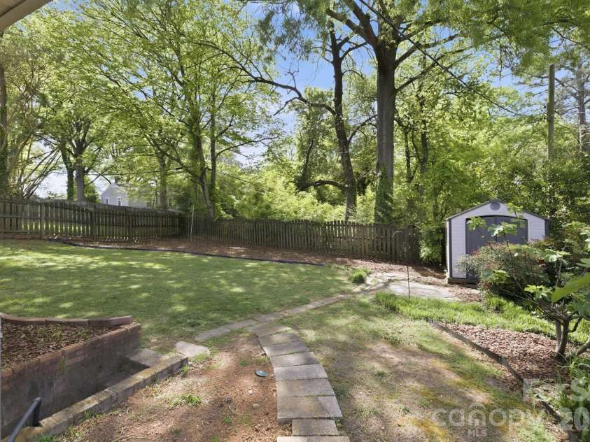 1408 Seneca Place, Charlotte, NC 28209.  MLS# CAR4369394, YatesRealty ID 19134. 