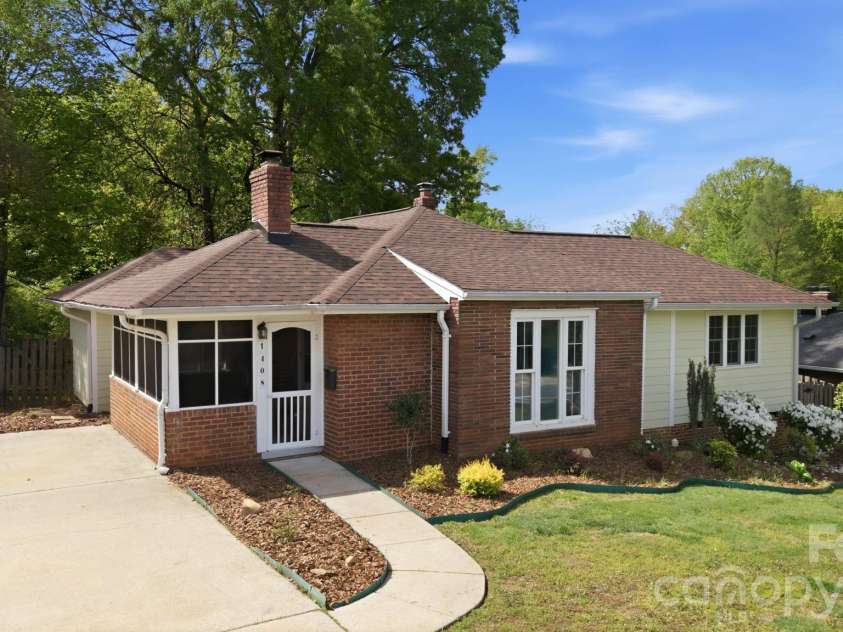 1408 Seneca Place, Charlotte, NC 28209.  MLS# CAR4369394, YatesRealty ID 19134. 