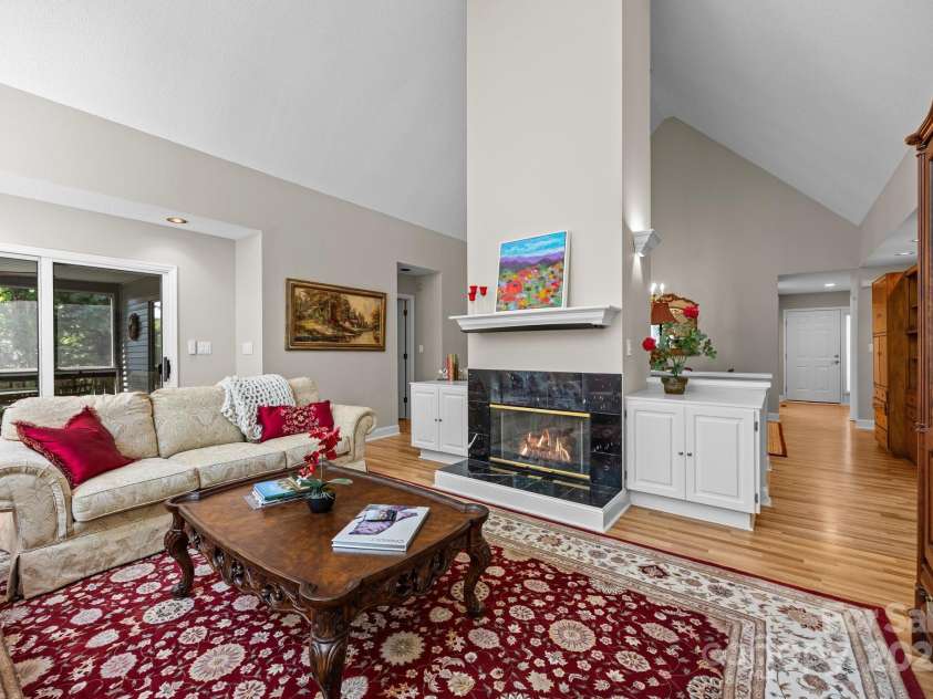 123 Carriage Walk Lane, Hendersonville, NC 28791.  MLS# CAR4268110, YatesRealty ID 19135. 