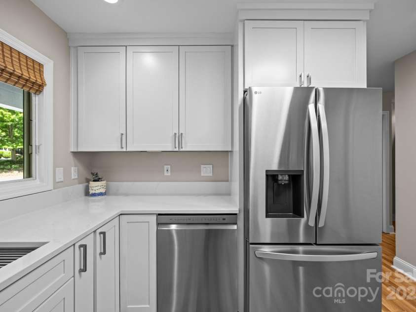 123 Carriage Walk Lane, Hendersonville, NC 28791.  MLS# CAR4268110, YatesRealty ID 19135. 