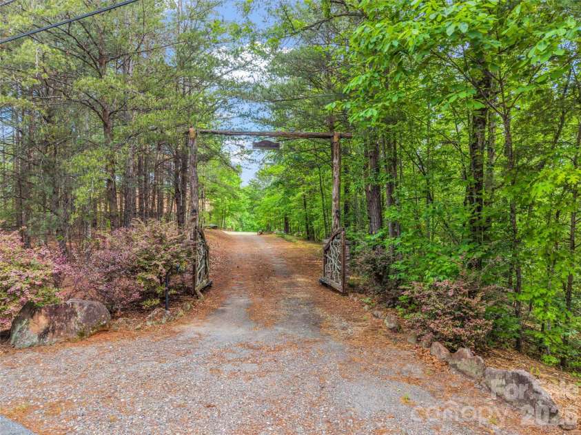 174 Rock Ridge, Lake Lure, NC 28746.  MLS# CAR4371257, YatesRealty ID 19135. 