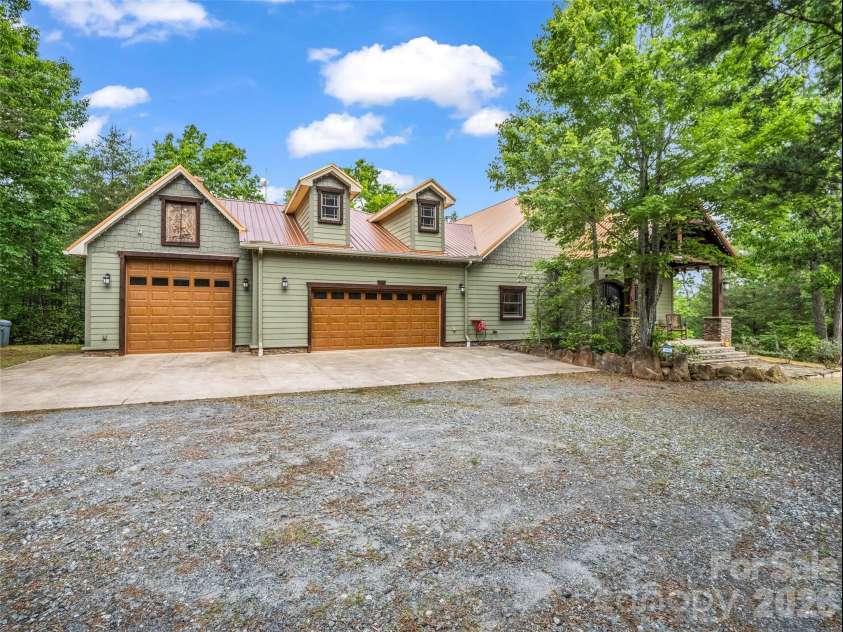 174 Rock Ridge, Lake Lure, NC 28746.  MLS# CAR4371257, YatesRealty ID 19135. 