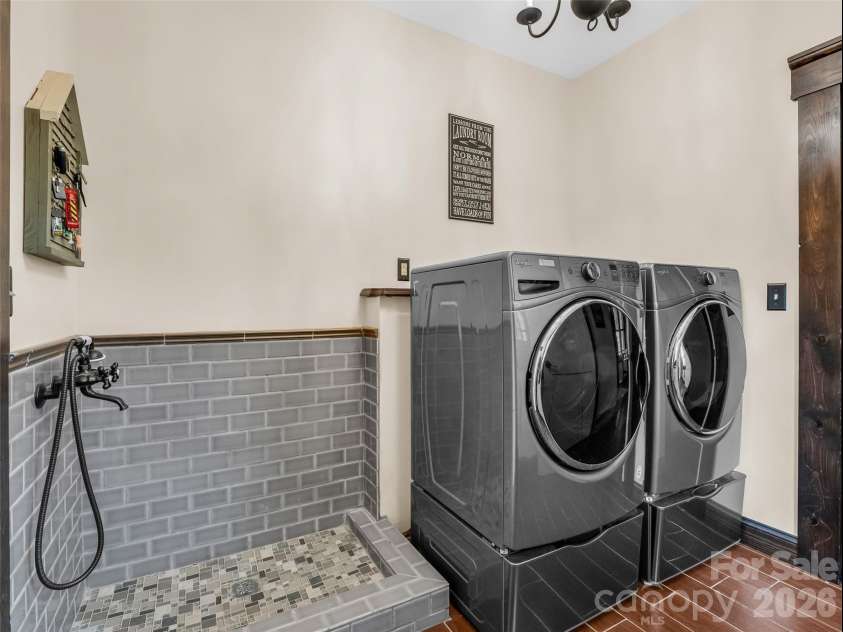 174 Rock Ridge, Lake Lure, NC 28746.  MLS# CAR4371257, YatesRealty ID 19135. 