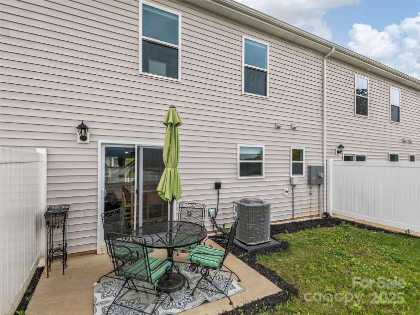 32 Benedict Lane, Weaverville, NC 28787.  MLS# CAR4261458, YatesRealty ID 19136. 