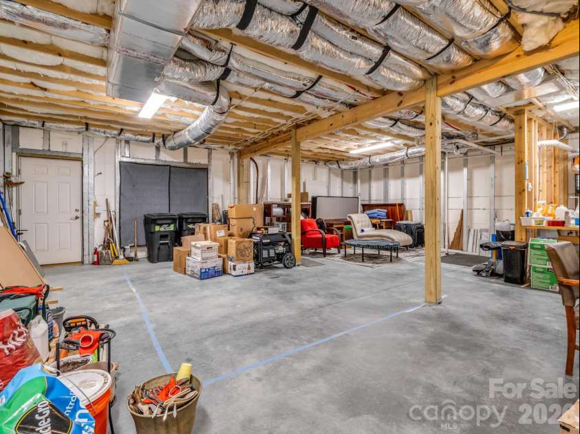 565 Pinewood Knoll Drive, Hendersonville, NC 28739.  MLS# CAR4376331, YatesRealty ID 19136. 