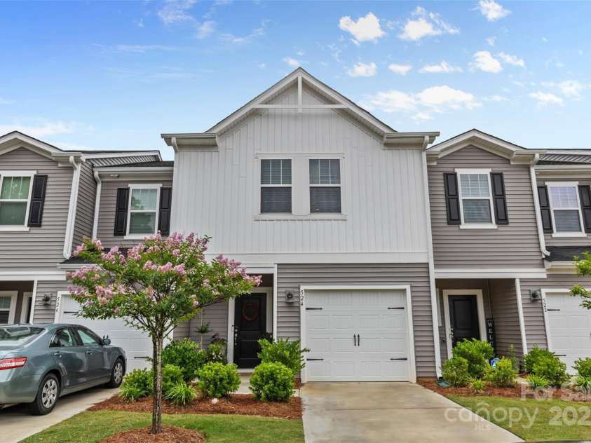 524 Tayberry Lane, Fort Mill, SC 29715.  MLS# CAR4267303, YatesRealty ID 19137. 