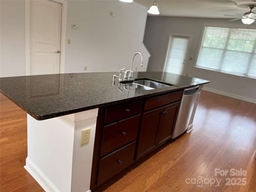 129 Steinbeck Way, Mooresville, NC 28117.  MLS# CAR4263974, YatesRealty ID 19139. Kitchen Island