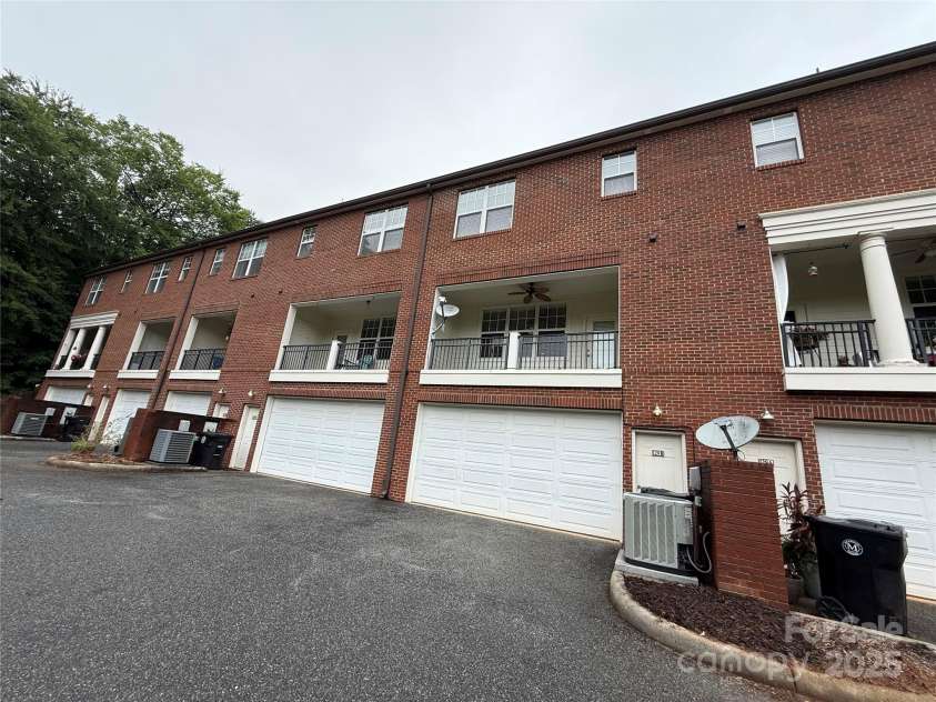 129 Steinbeck Way, Mooresville, NC 28117.  MLS# CAR4263974, YatesRealty ID 19139. Rear condo