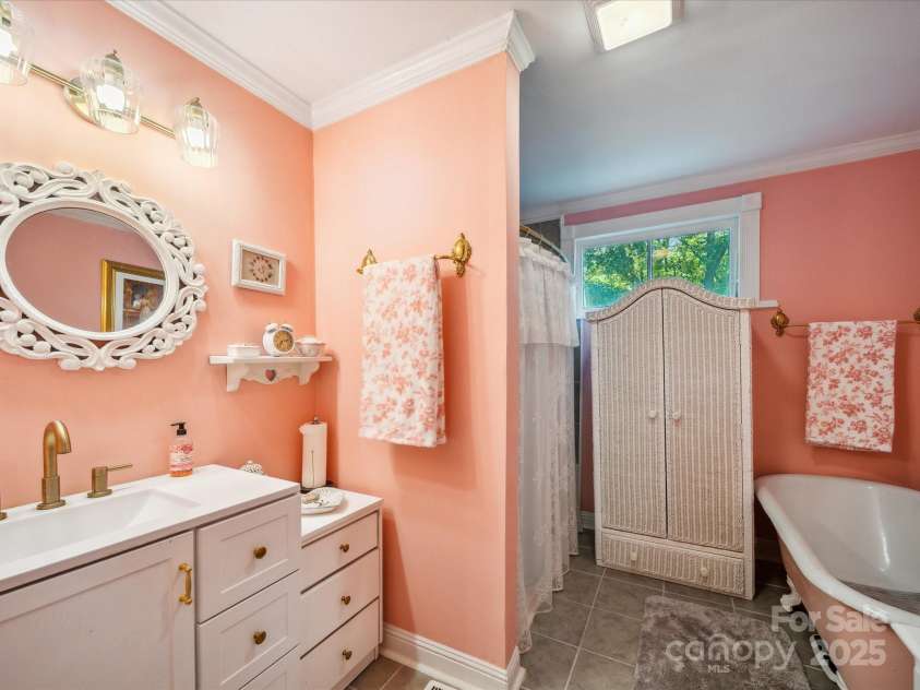 408 Ellis Street, Salisbury, NC 28144.  MLS# CAR4265701, YatesRealty ID 19139. 