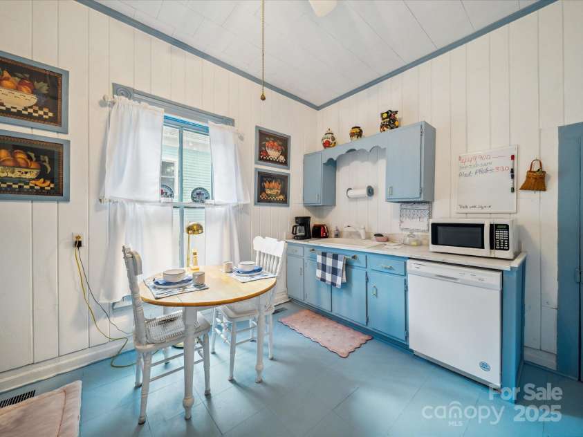 408 Ellis Street, Salisbury, NC 28144.  MLS# CAR4265701, YatesRealty ID 19139. 