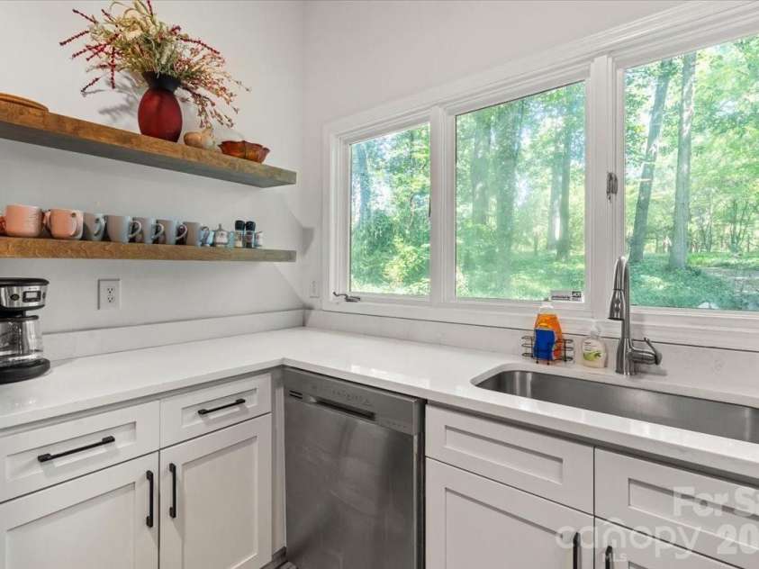 1715 Union Road, Matthews, NC 28104.  MLS# CAR4300417, YatesRealty ID 1914. 