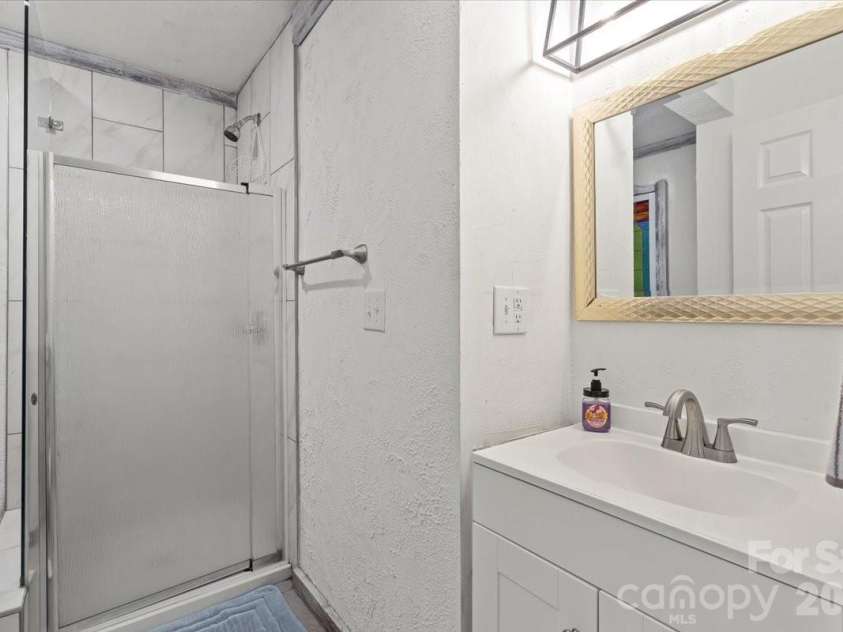 1715 Union Road, Matthews, NC 28104.  MLS# CAR4300417, YatesRealty ID 1914. 