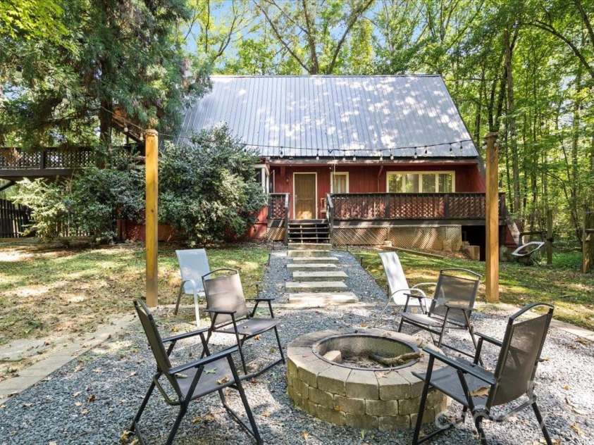 1715 Union Road, Matthews, NC 28104.  MLS# CAR4300417, YatesRealty ID 1914. 