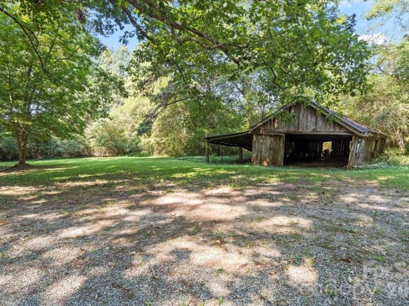1715 Union Road, Matthews, NC 28104.  MLS# CAR4300417, YatesRealty ID 1914. 