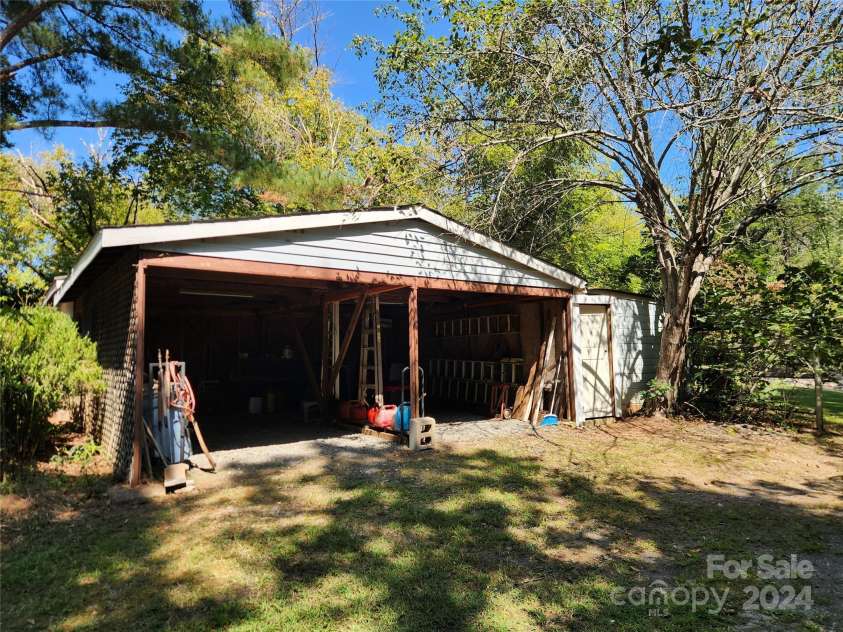 207 Southwinds Drive, Rutherfordton, NC 28139.  MLS# CAR4182508, YatesRealty ID 1914. 