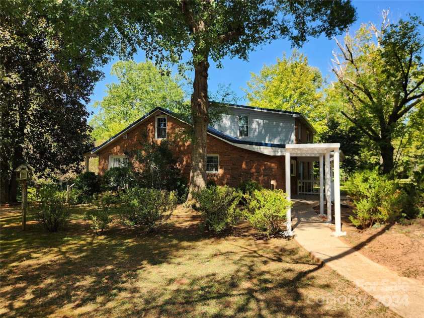 207 Southwinds Drive, Rutherfordton, NC 28139.  MLS# CAR4182508, YatesRealty ID 1914. 