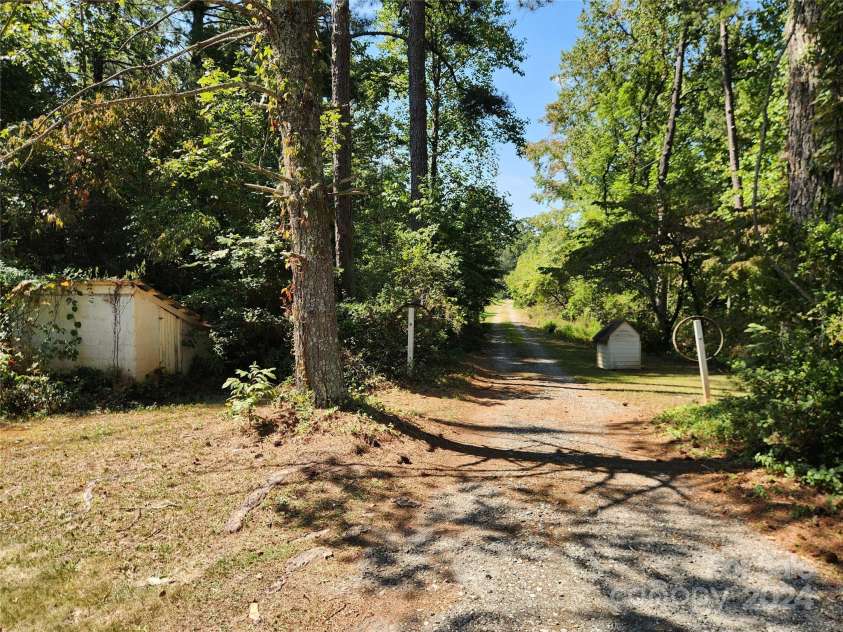 207 Southwinds Drive, Rutherfordton, NC 28139.  MLS# CAR4182508, YatesRealty ID 1914. 