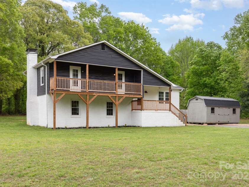 5316 Teakwood Drive, Kannapolis, NC 28083.  MLS# CAR4240983, YatesRealty ID 19140. 