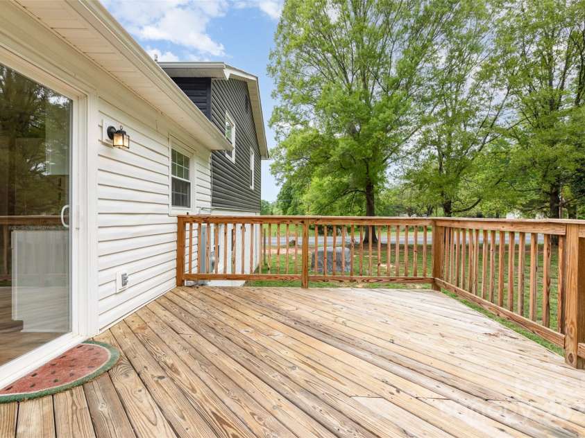 5316 Teakwood Drive, Kannapolis, NC 28083.  MLS# CAR4240983, YatesRealty ID 19140. Back Deck