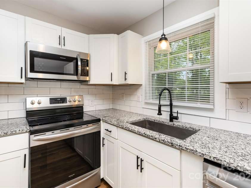 5316 Teakwood Drive, Kannapolis, NC 28083.  MLS# CAR4240983, YatesRealty ID 19140. Kitchen