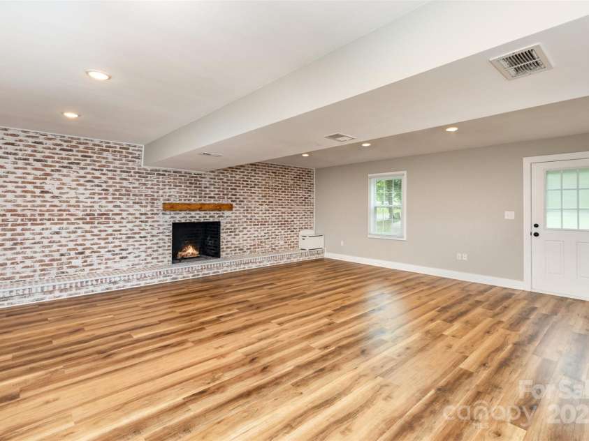 5316 Teakwood Drive, Kannapolis, NC 28083.  MLS# CAR4240983, YatesRealty ID 19140. Living Room