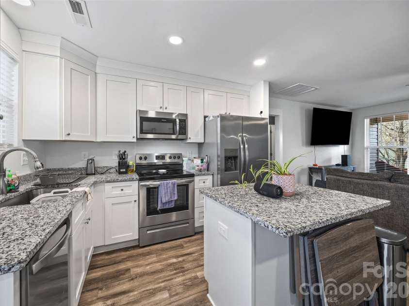 147 White Street, Concord, NC 28027.  MLS# CAR4349359, YatesRealty ID 19141. 