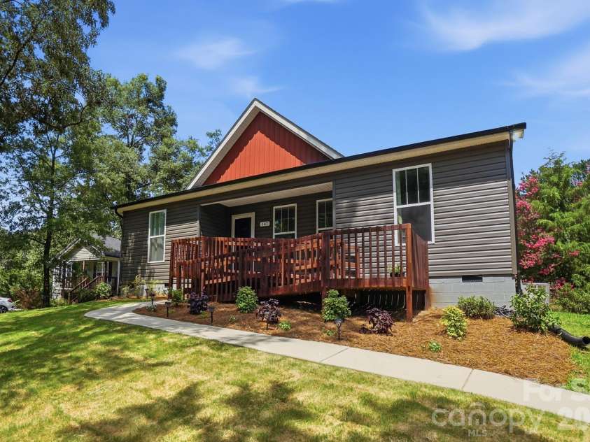 147 White Street, Concord, NC 28027.  MLS# CAR4349359, YatesRealty ID 19141. 