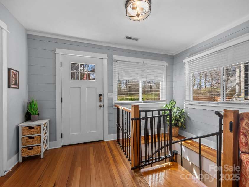 26 Hanover Street, Asheville, NC 28806.  MLS# CAR4241021, YatesRealty ID 19141. 