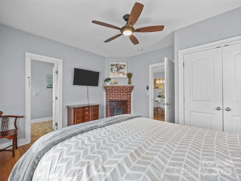 26 Hanover Street, Asheville, NC 28806.  MLS# CAR4241021, YatesRealty ID 19141. 